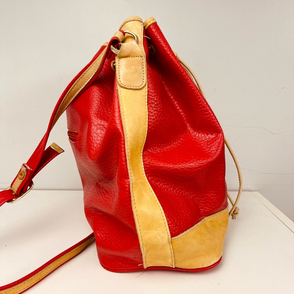 ❌SOLD❌ Vintage Red Textured Faux Leather Drawstring Bucket Bag - Picture 5 of 10
